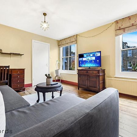 Peaceful 2-Bedroom Flat Near Queens Park Station 伦敦 外观 照片